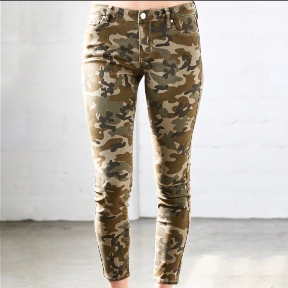 Kendall & Kylie Green Camo MidRise Skinny Jeans 23
